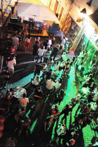 Dzumbus_crowd_photo.jpg