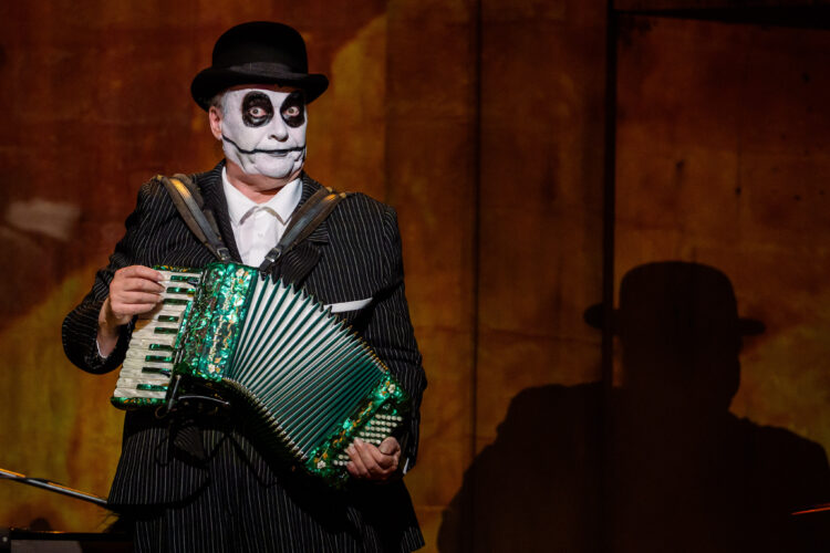 A Macbeth song La Perla29 Tiger Lillies 1