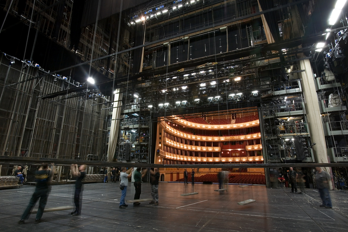 Opera Backstage